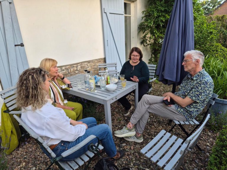 Einladung in den Skulpturengarten – Talk im Grünen